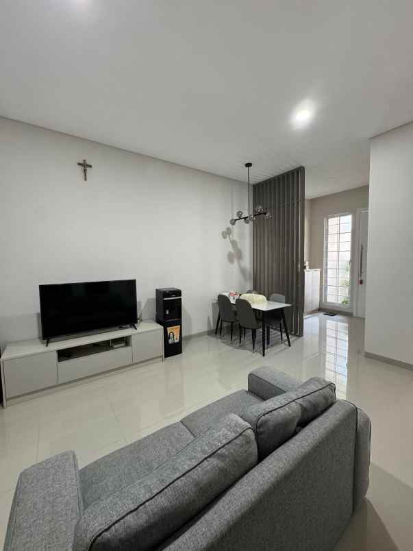 dijual rumah puri galaxy