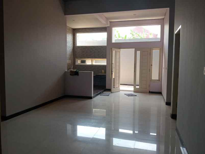 dijual rumah rewwin waru