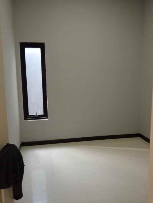 dijual rumah rewwin waru