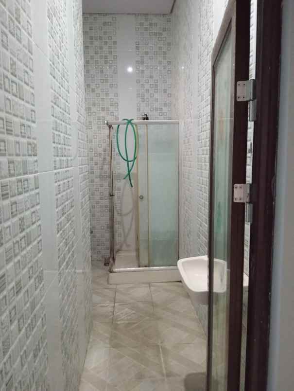 dijual rumah rewwin waru