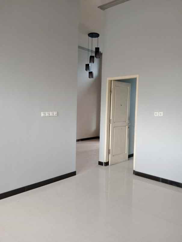 dijual rumah rewwin waru