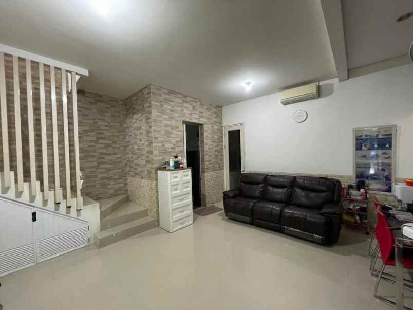 dijual rumah royal residence harewood