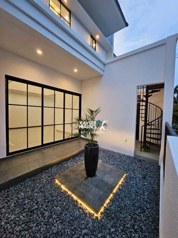 dijual rumah rungkut asri