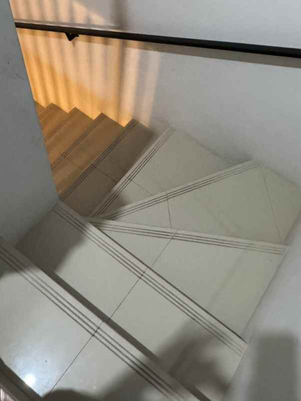 dijual rumah sambiroto