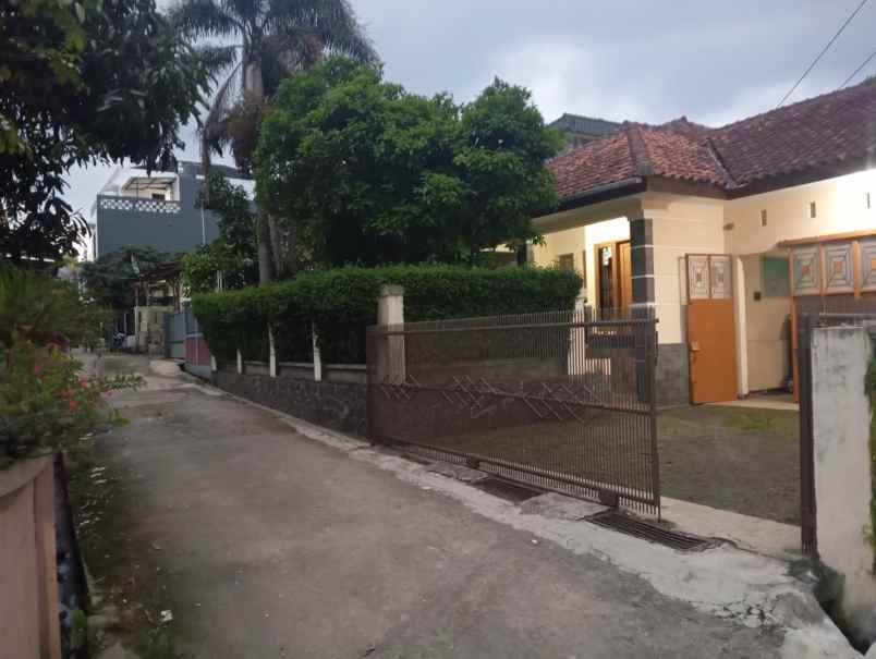 dijual rumah sariwangi