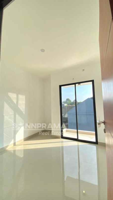 dijual rumah sawangan permai