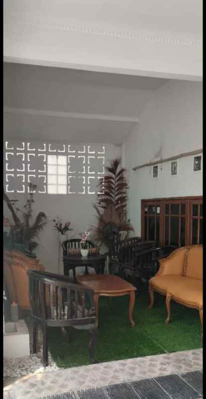 dijual rumah semolowaru elok