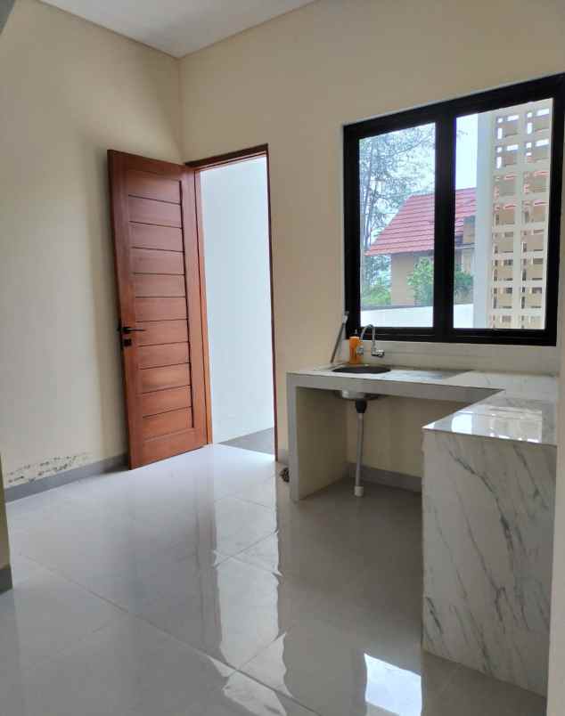 dijual rumah stadion