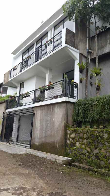 dijual rumah strategis asri indah di kota bandung