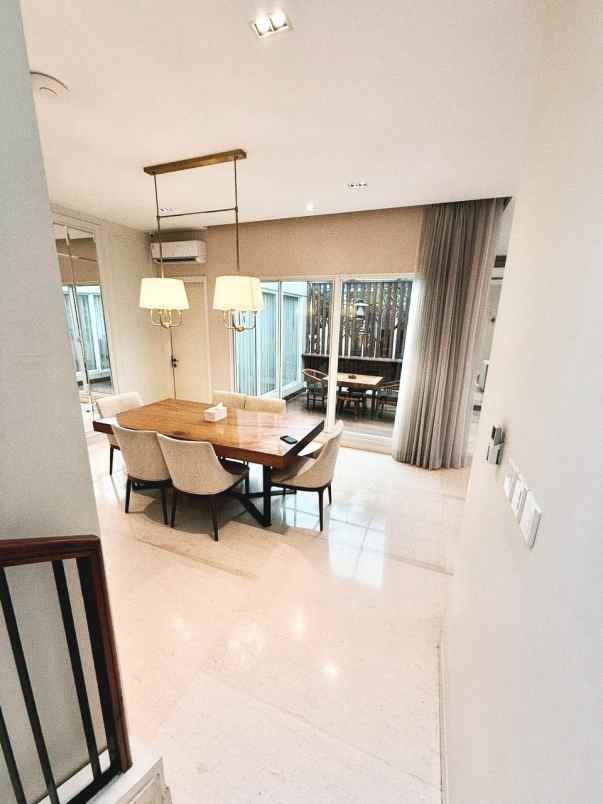 dijual rumah summarecon serpong cluster