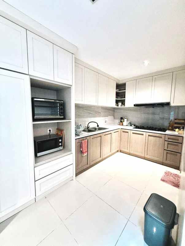 dijual rumah summarecon serpong cluster