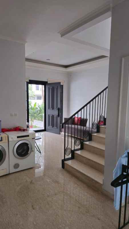 dijual rumah sutera winona alam sutera