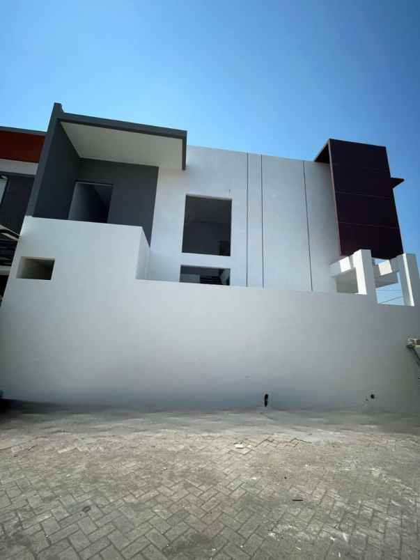 dijual rumah sutorejo
