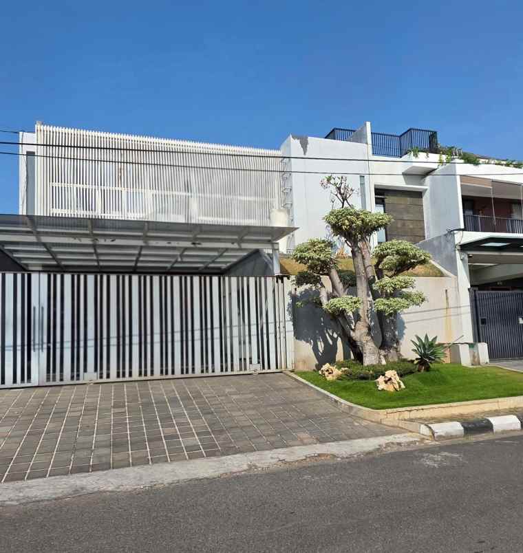 dijual rumah sutorejo prima