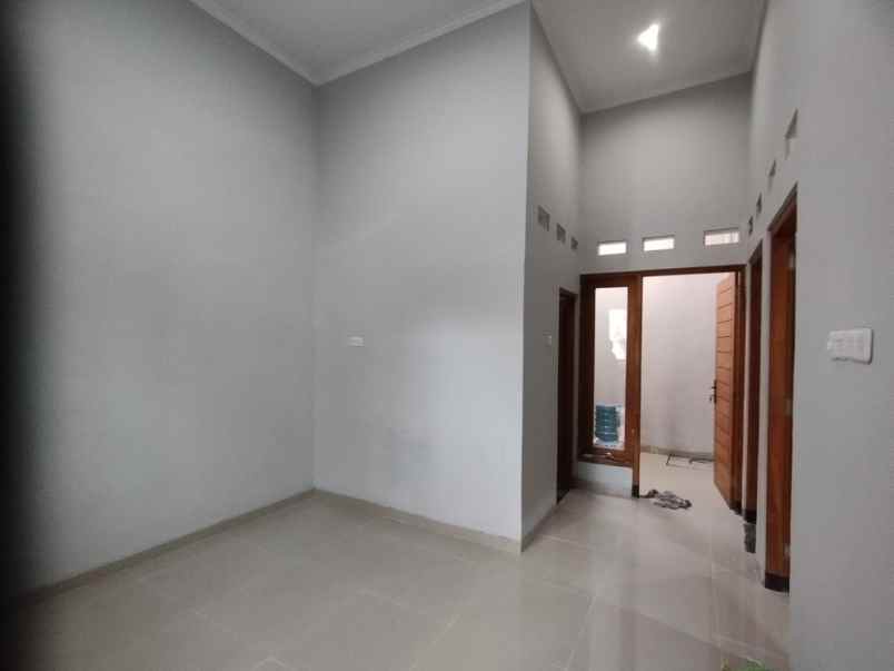 dijual rumah tajem