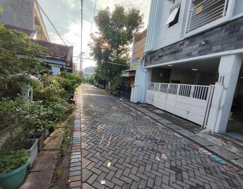 dijual rumah tenggilis
