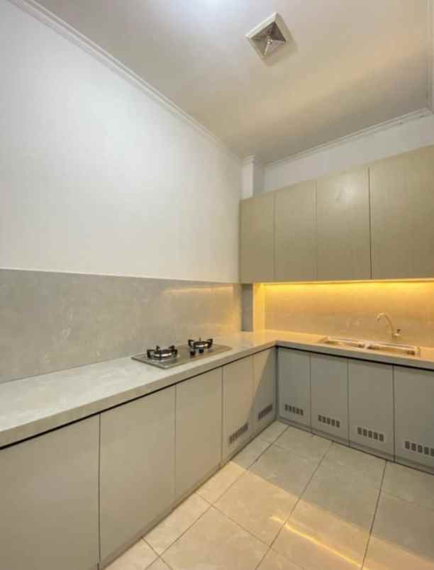 dijual rumah tenggilis