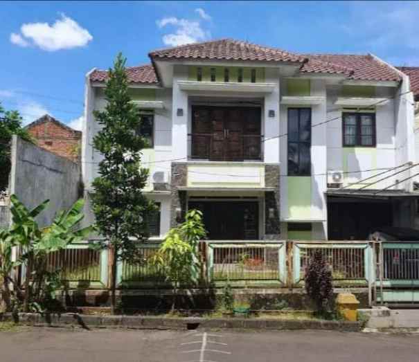 dijual rumah tingkat mutiara sentul estate depan taman