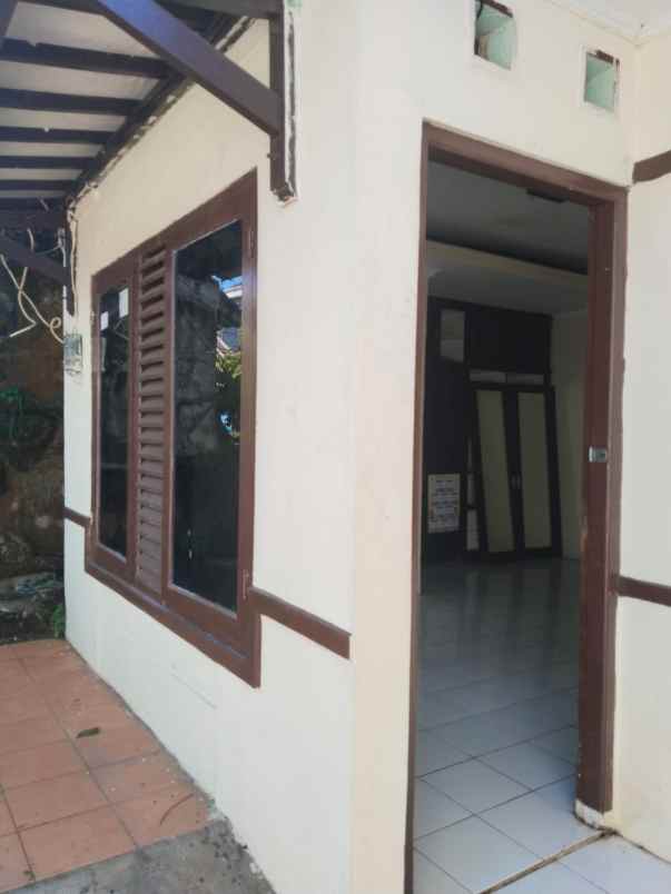 dijual rumah villa dago pamulang