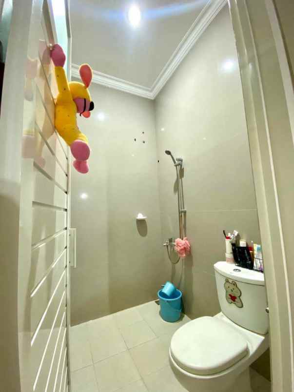 dijual rumah villa lokasi metro kota batu