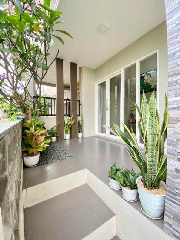 dijual rumah villa lokasi metro kota batu