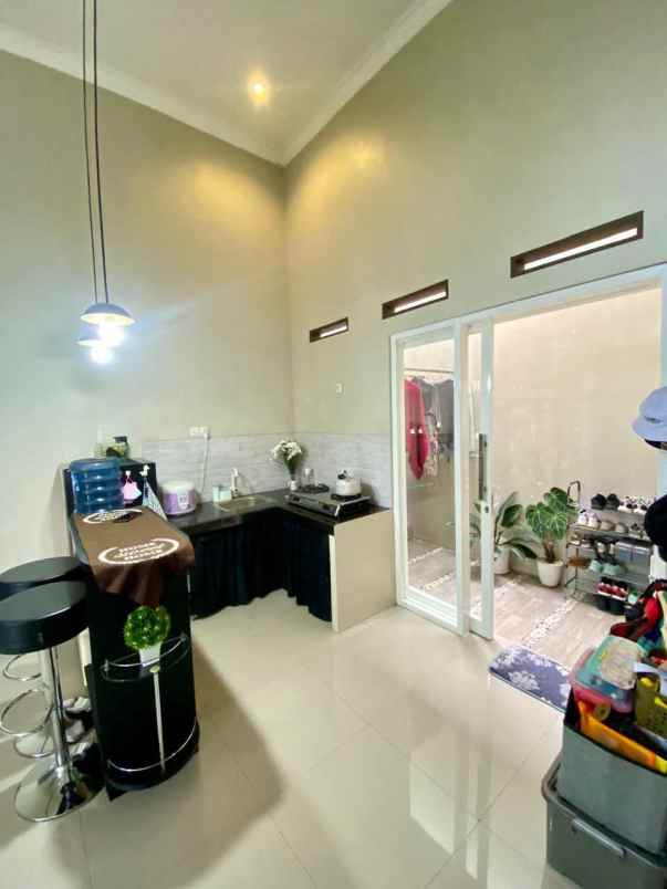 dijual rumah villa lokasi metro kota batu