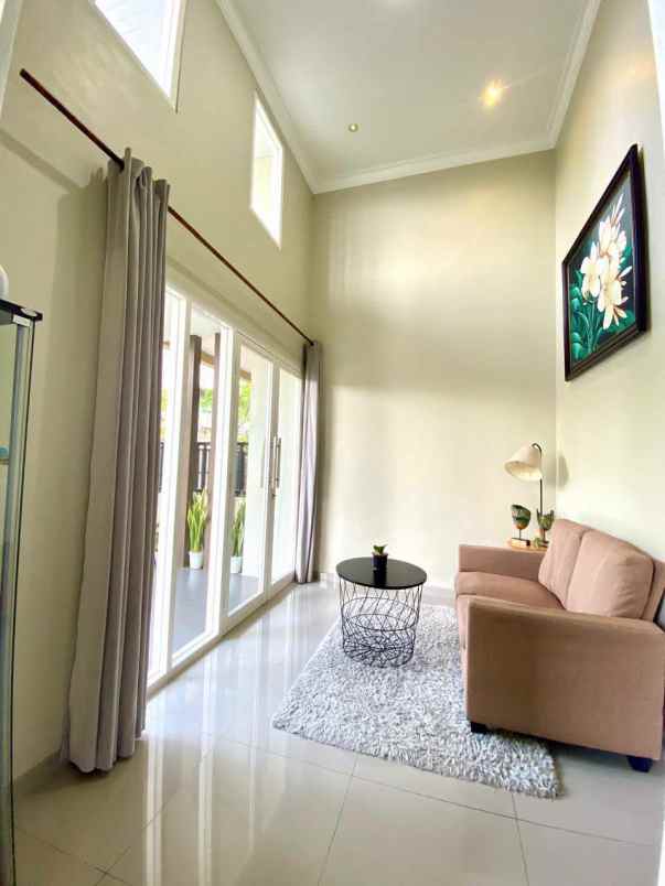 dijual rumah villa lokasi metro kota batu