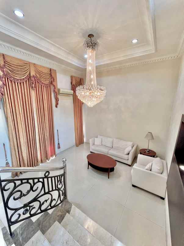 dijual rumah villa sentra raya citraland