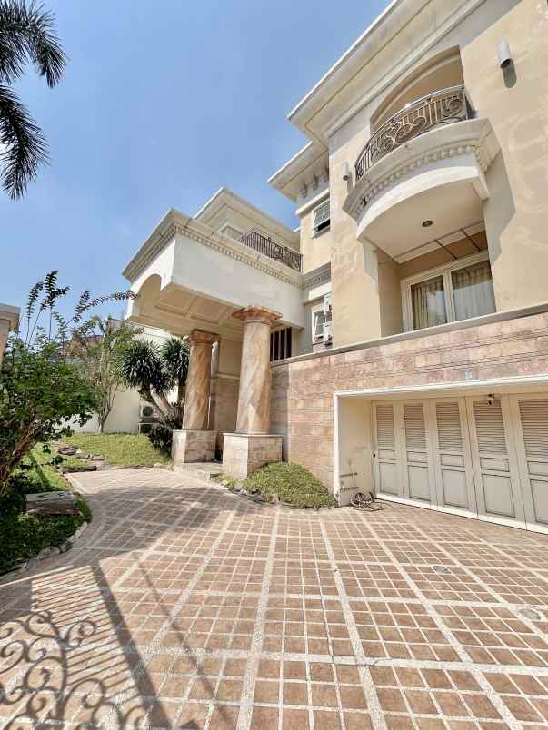 dijual rumah villa sentra raya citraland