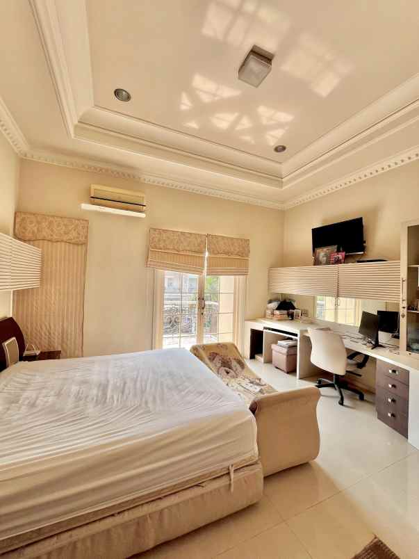 dijual rumah villa sentra raya citraland