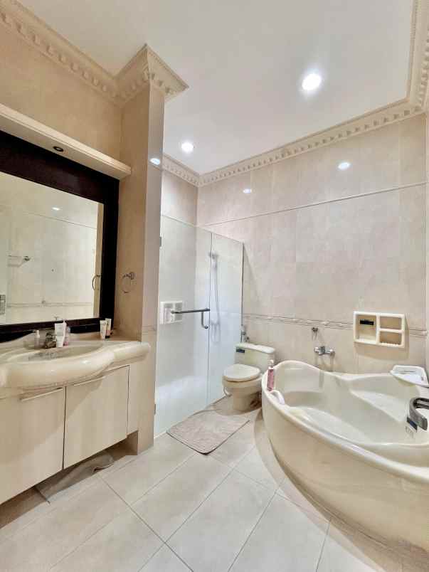 dijual rumah villa sentra raya citraland