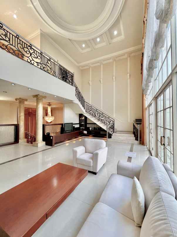 dijual rumah villa sentra raya citraland
