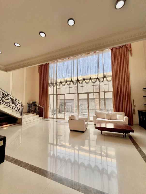 dijual rumah villa sentra raya citraland