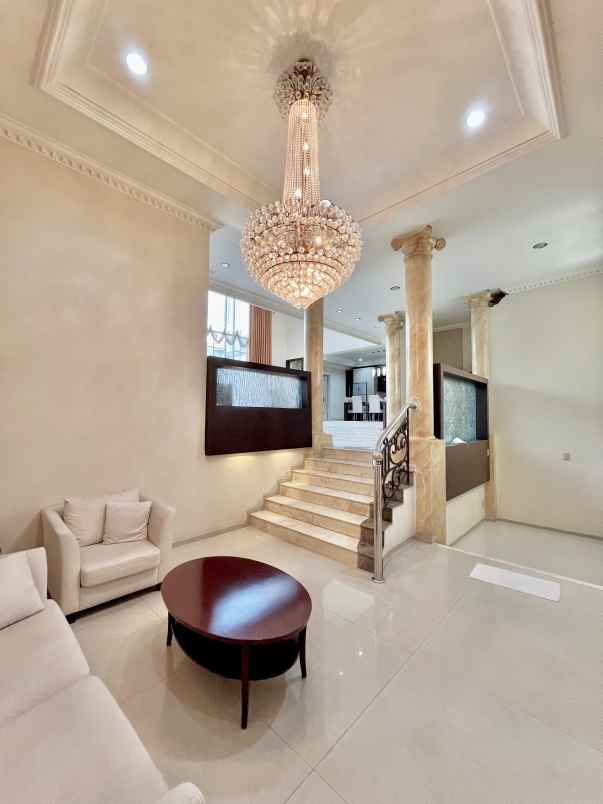 dijual rumah villa sentra raya citraland