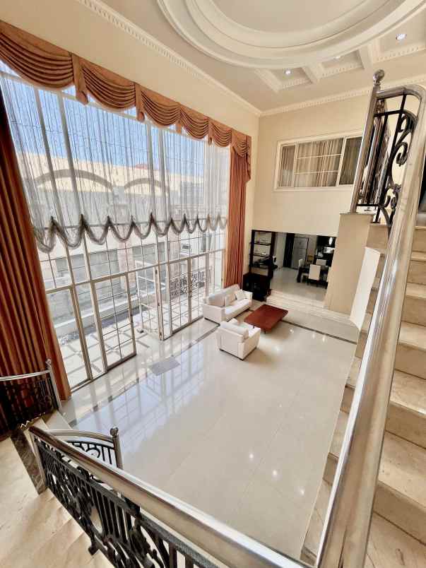 dijual rumah villa sentra raya citraland