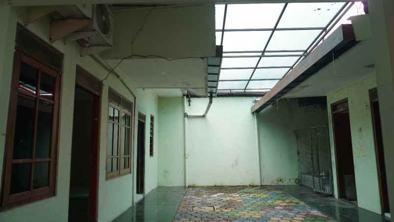 dijual rumah villa seturan indah