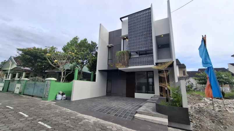 dijual rumah wedomartani ngemplak