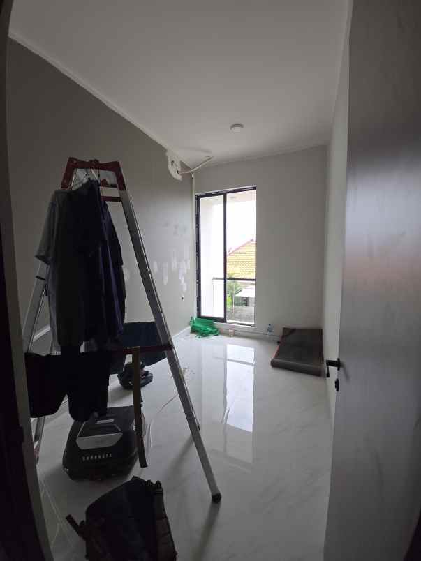 dijual rumah wisma mukti