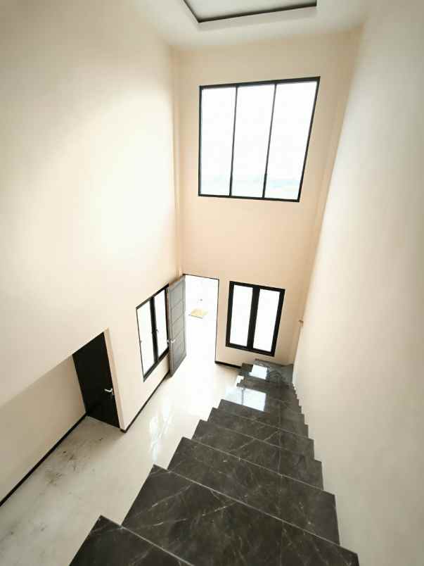 dijual rumah wisma tirta agung