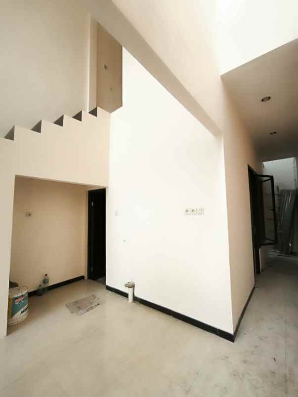 dijual rumah wisma tirta agung