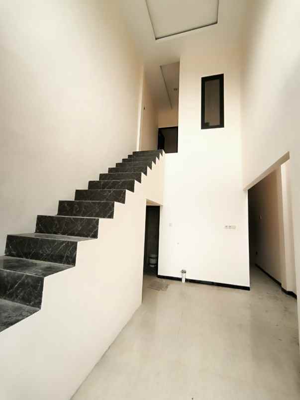 dijual rumah wisma tirta agung