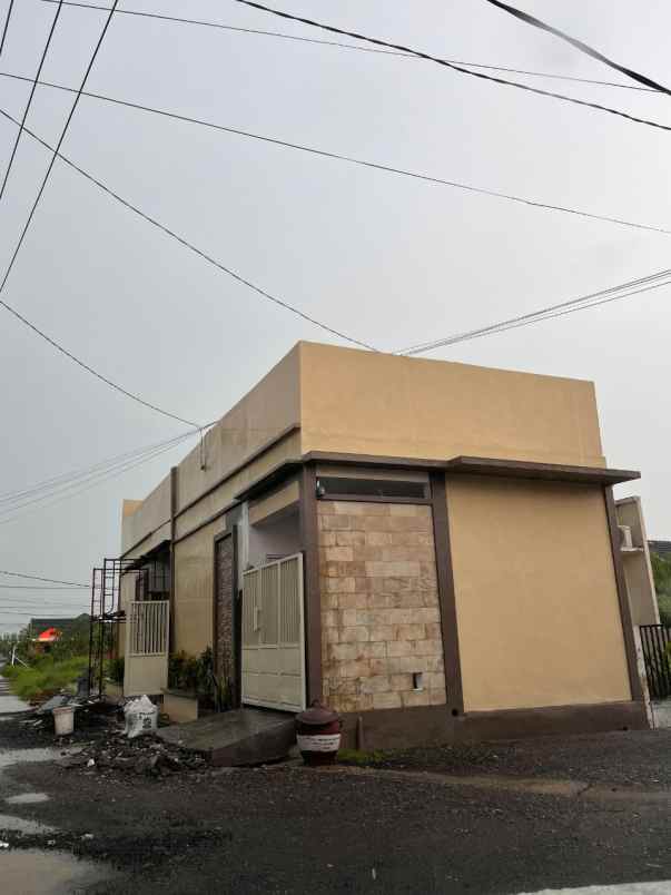 dijual rumah wisma tirta agung