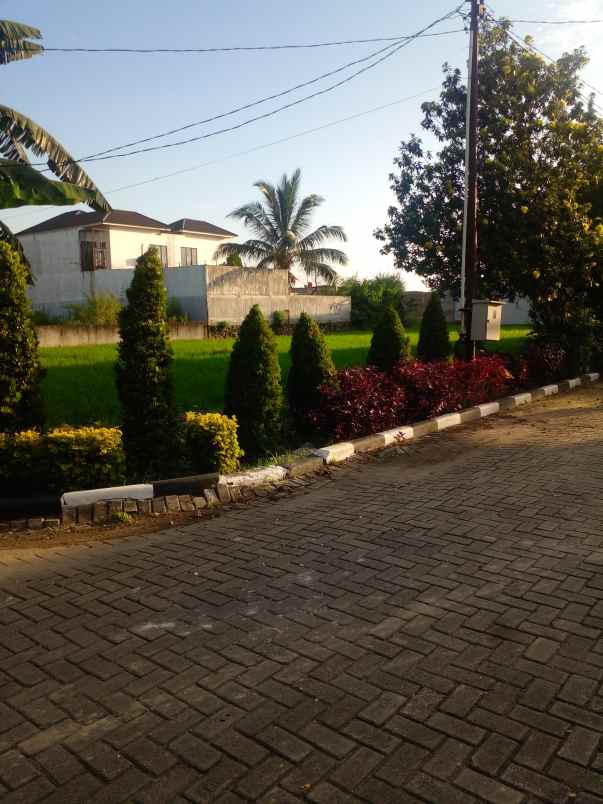 dijual tanah kosong depan komplek mewah