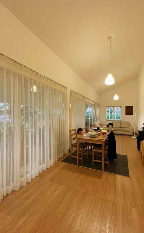 dijual villa jl tangkuban parahu