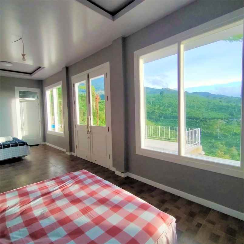 dijual villa kota wisata kemuning