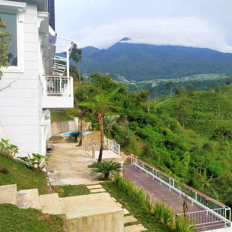 dijual villa kota wisata kemuning