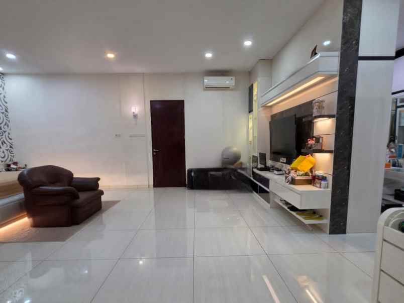 dijual villa mutiara palace full furmished
