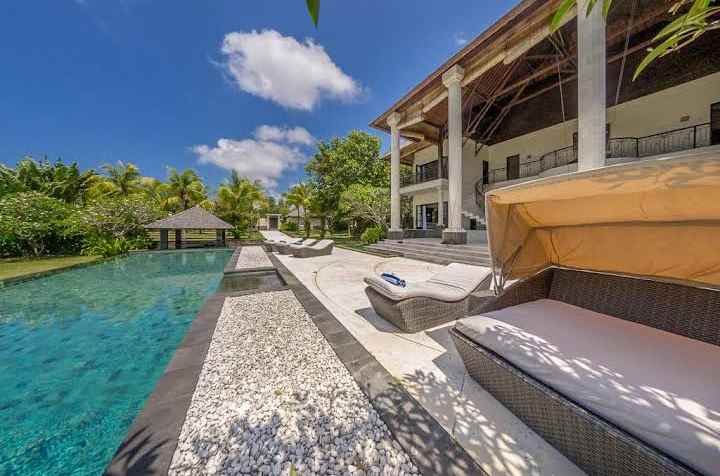 dijual villa raya melasti