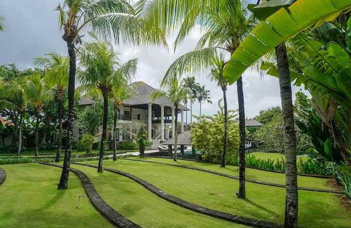 dijual villa raya melasti