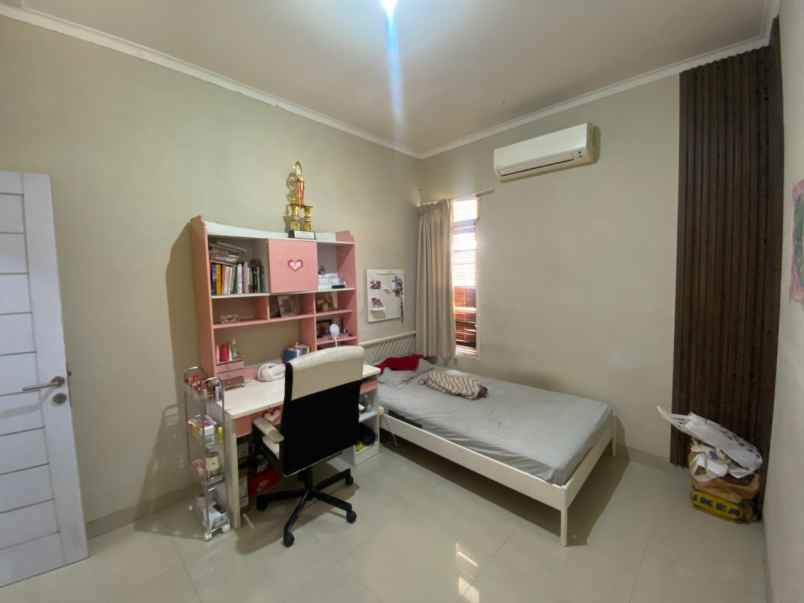 disewakan rumah alamat taman royal 3